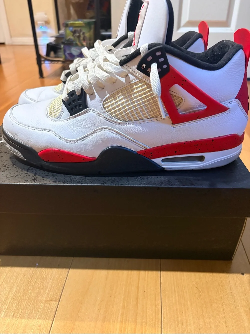 Jordan men’s White/Black/Red Retro Sneaker
